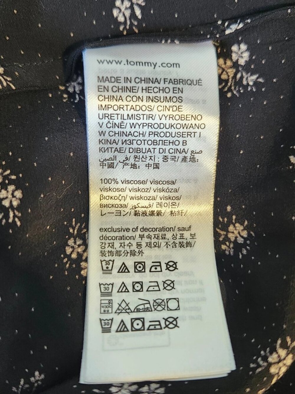 Tommy Jeans Dress XL Satin Feel Black Floral Tie Back V Neck 90's off duty Model - Picture 11 of 12